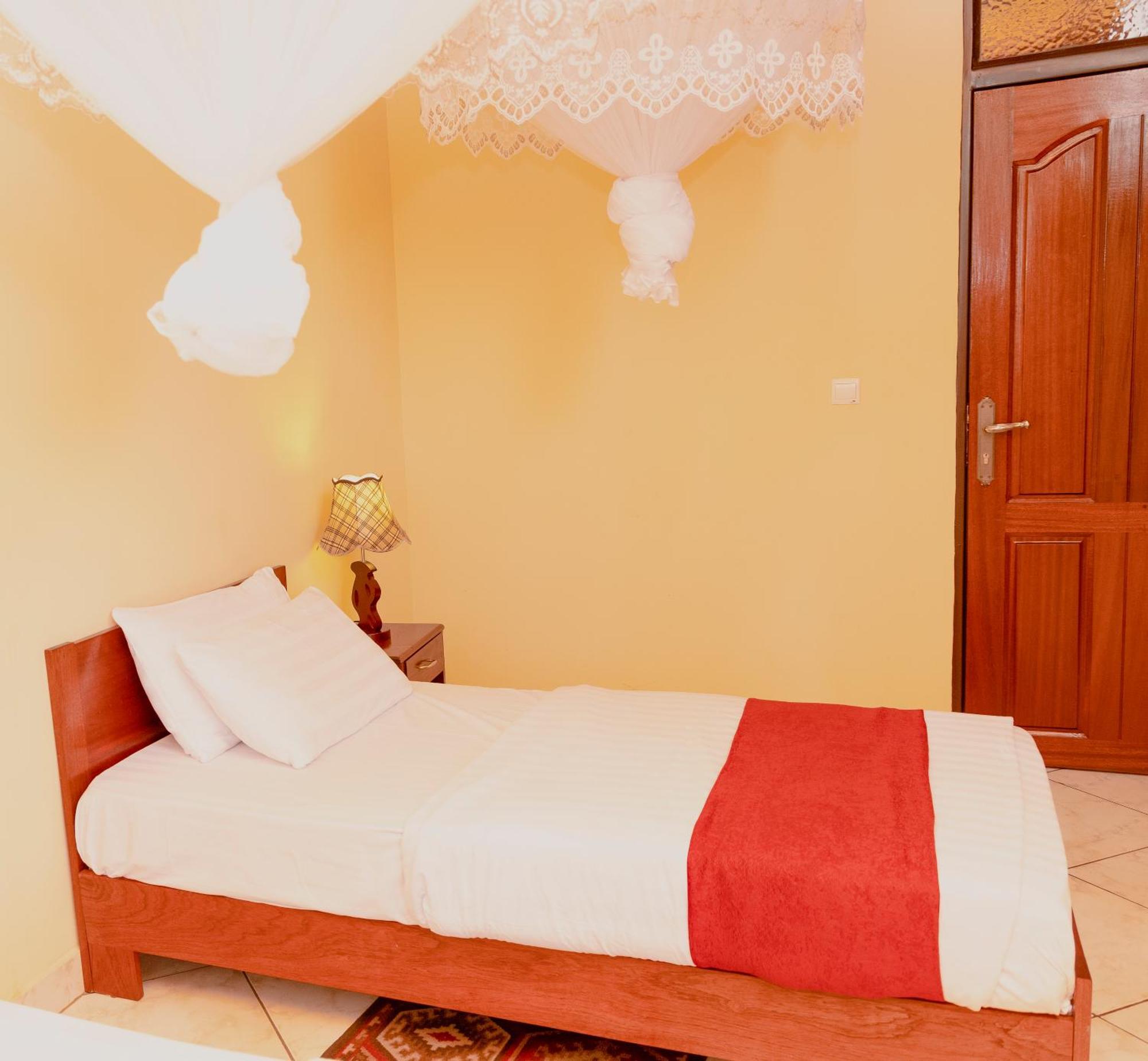 Centre Saint Vincent Pallotti Kigali Exterior photo